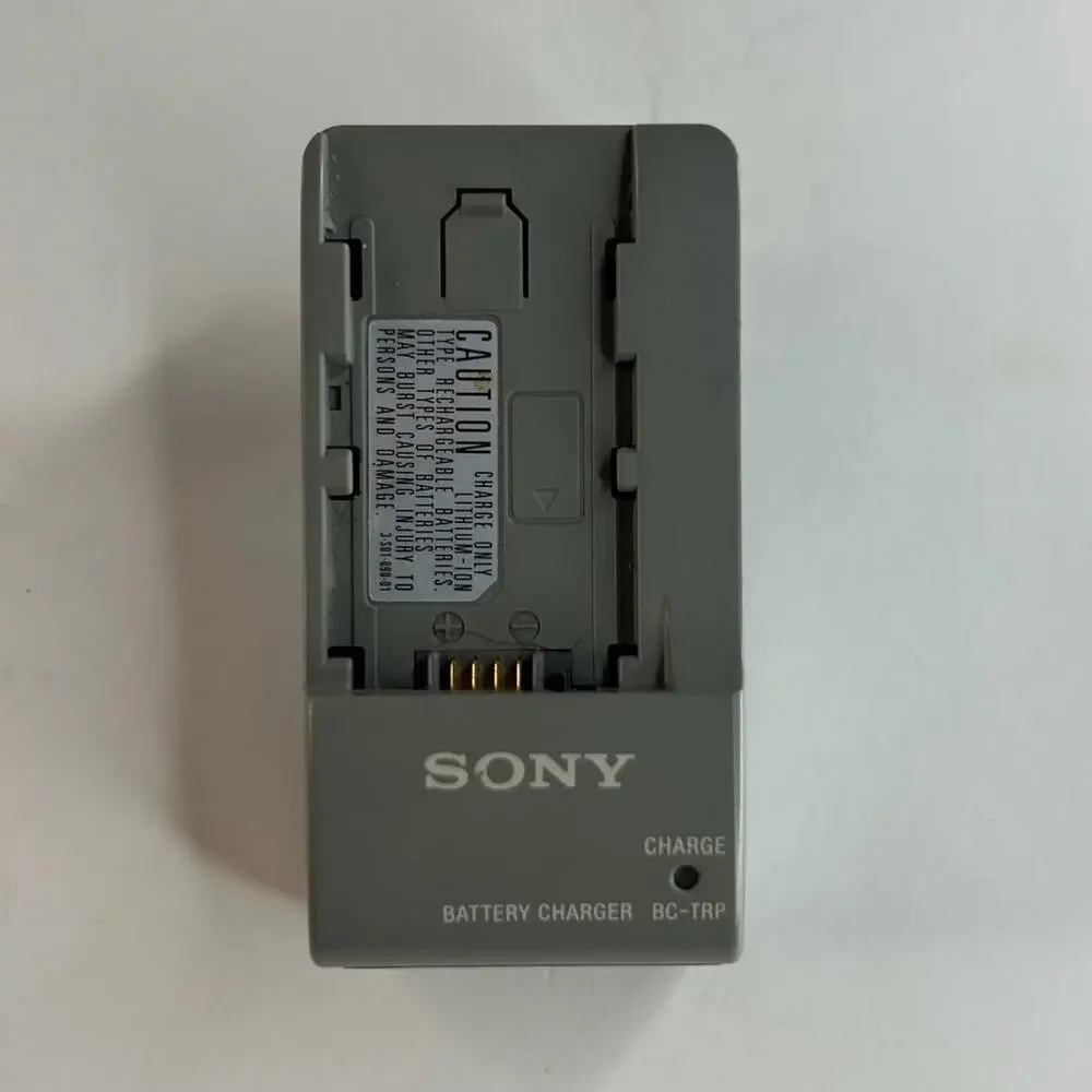 Sony Handycam DCR-SR82 HDD Digital 25X Zoom Camcorder With Dock and Accessories